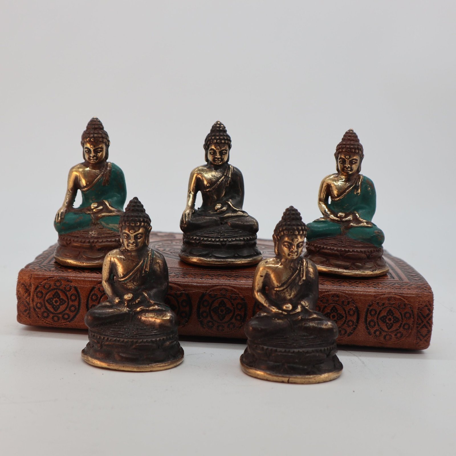 Jemné sústredenie mini mosadzný meditujúci Buddha Jemné sústredenie mini mosadzný meditujúci Buddha – Obrázok 2