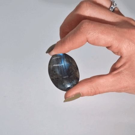 calming intuition labradorite palm stone Calming Intuition Labradorite Palm Stone - Image 2