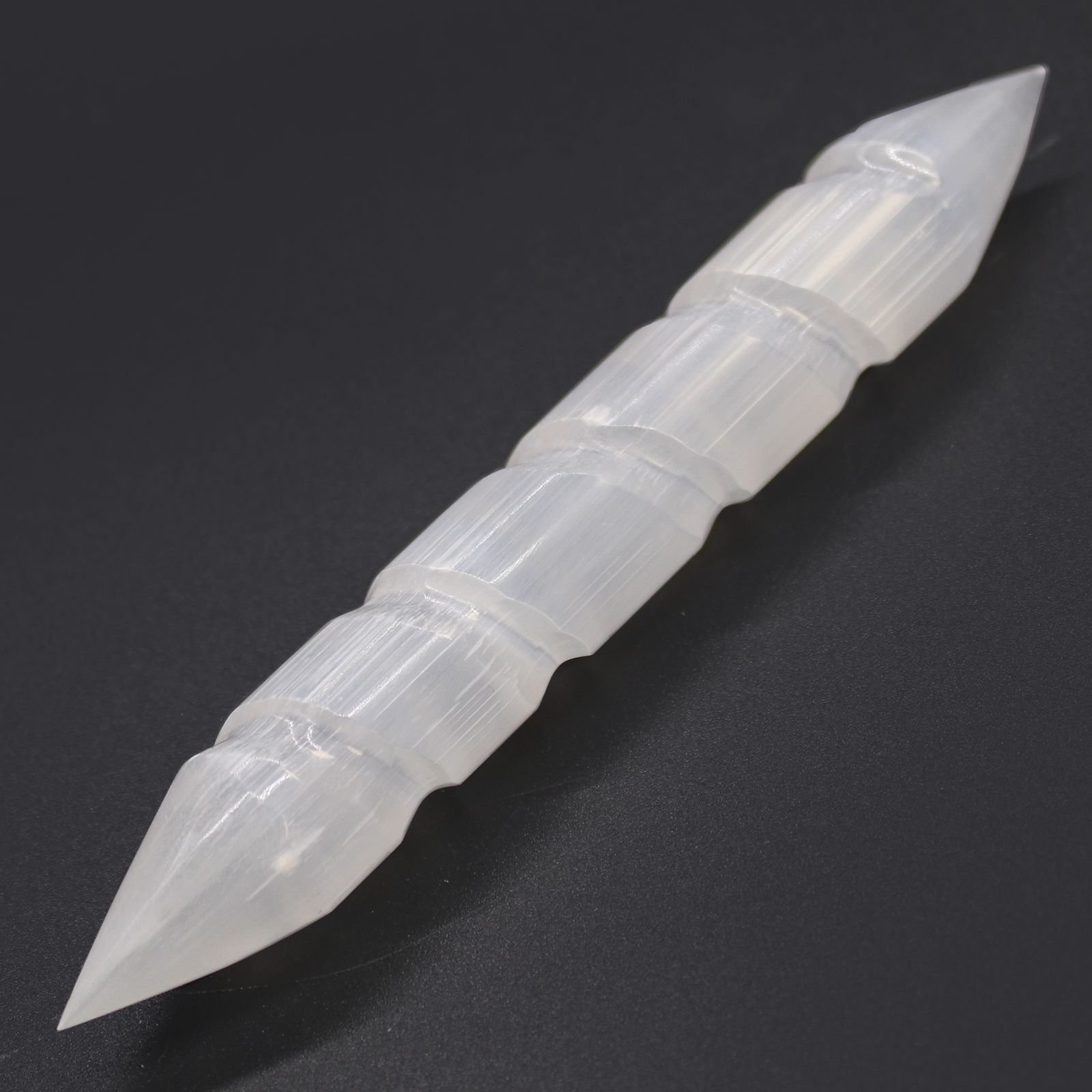 Dvojhrotá špirálová selenitová palička 16 cm Dvojhrotá špirálová selenitová palička 16 cm – Obrázok 2