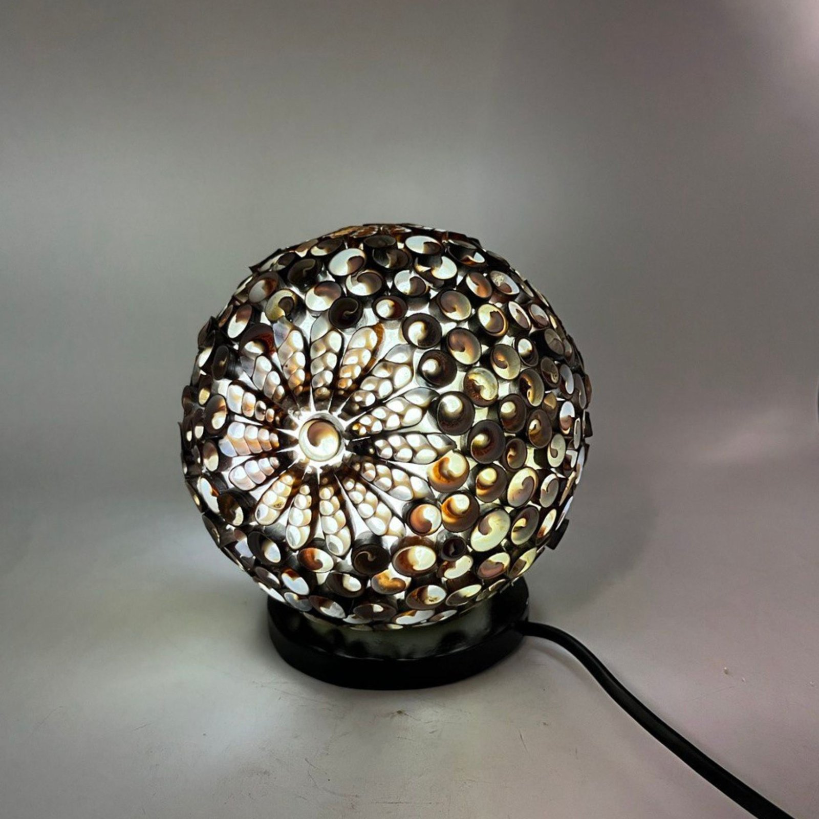 soft coastal glow seashell globe lamp Soft Coastal Glow Seashell Globe Lamp - Image 4