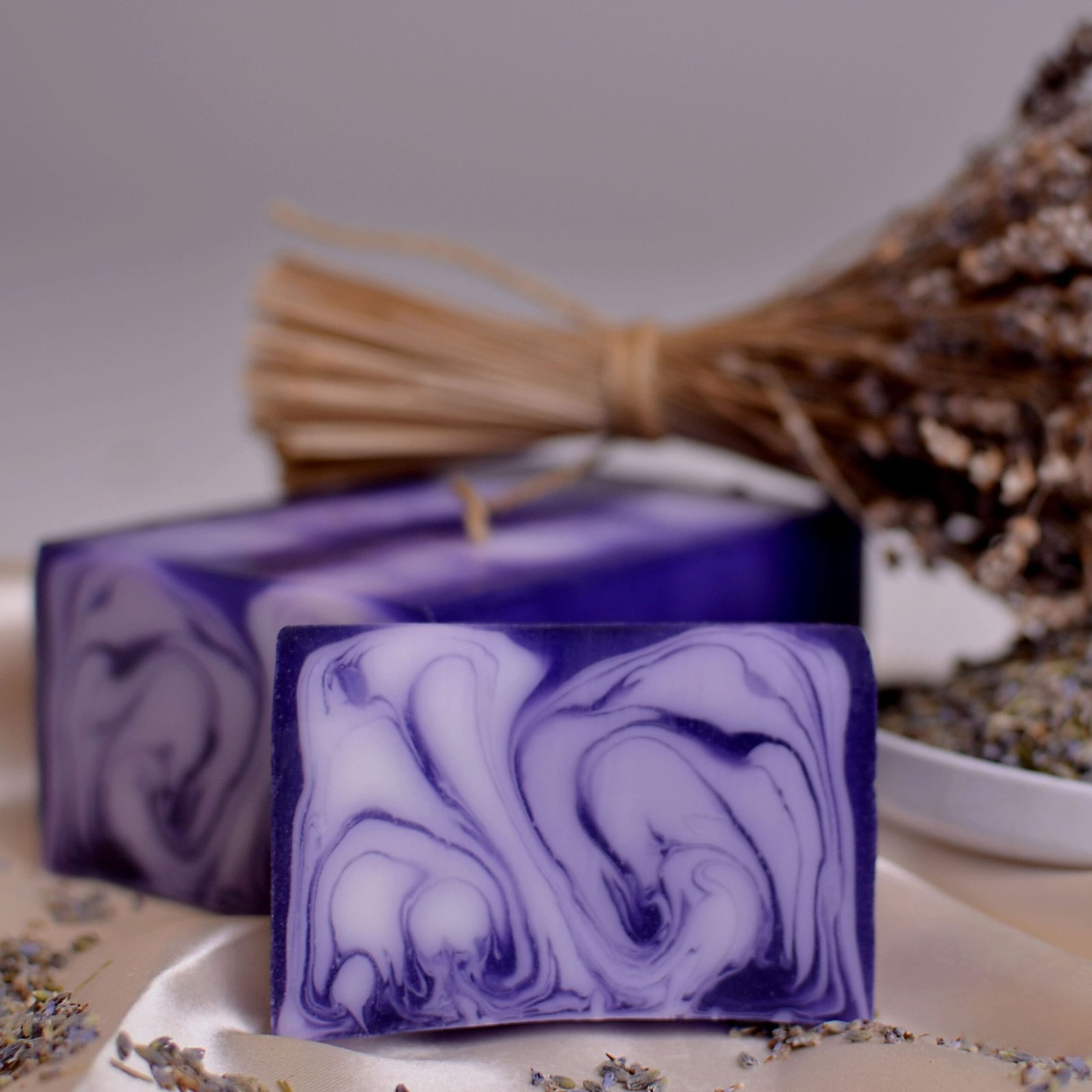 relaxing handcrafted soap bar classic lavender Relaxing Handcrafted Soap Bar Classic Lavender - Image 3